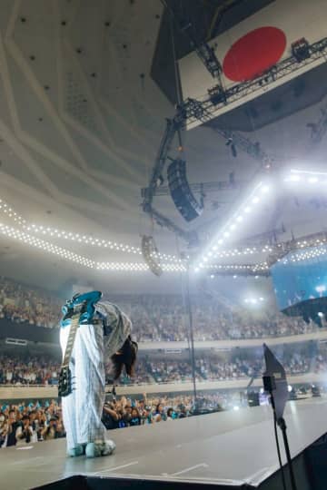 ＜ライブレポート＞ano、武道館公演で打ち明けた“呪い”と満員のファンに伝えたメッセージ「全部、全部、大丈夫になるよ」