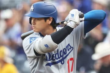 大谷翔平、違和感に包まれた“HR新ポーズ”の謎が判明　発端は打撃コーチ「素晴らしい。でも…」