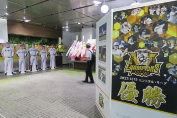 この５人は阪神電鉄「本社」だけ、タイガース人気選手のパネル出現