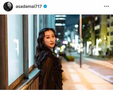 浅田舞37歳、肩出しドレス姿で美しさ限界突破　「めちゃめちゃ綺麗」アップにした髪の雰囲気もステキ