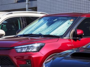 9月でも必須!?「車内温度を劇的に下げる」わけではないけれど“サンシェード”を備えておきたい理由