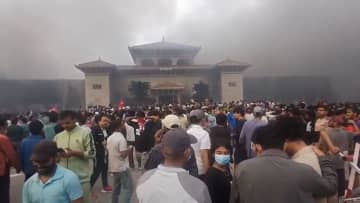 ネパール抗議デモで19人死亡…SNS禁止措置撤回・オリ首相辞任も事態収束するかは不透明