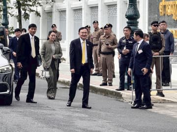 タクシン元首相、1年収監　タイ最高裁、刑務所移送