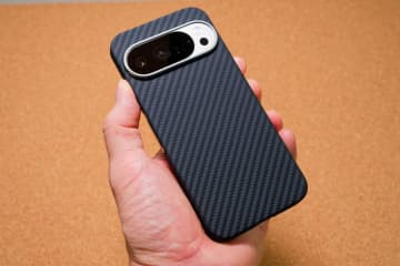 [本日の一品]Pixel 10 Proにカッチョいいカーボンケース、Pixelsnap対応でマグネットアクセサリも使えるヤツ