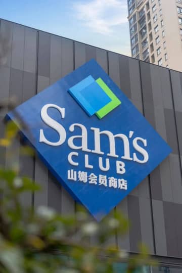 ドリンクバーの飲料を巨大ボトルに入れて持ち帰るおばちゃん、店員の制止も無視―中国