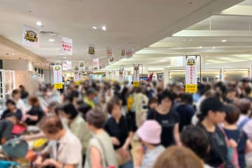 まだまだ盛り上がる！ 阪神梅田「史上最速優勝セール」２日目も大混雑
