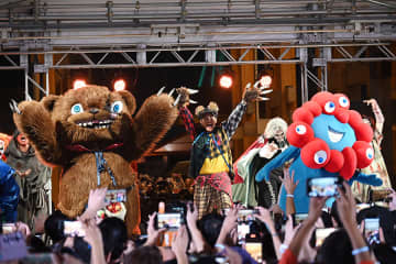 万博で一夜限りのＵＳＪホラーナイト、ミャクミャク×ハミクマに観客釘付け