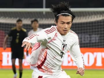 日本代表FW上田綺世、美人モデル妻との夫婦ハワイVlogが沸騰｢こりゃ綺世も絶好調なるわ｣｢なんなのこのかわいい2人｣