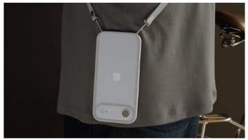 Apple初、iPhone用に肩掛けタイプの純正クロスボディストラップが登場　9980円で全10色