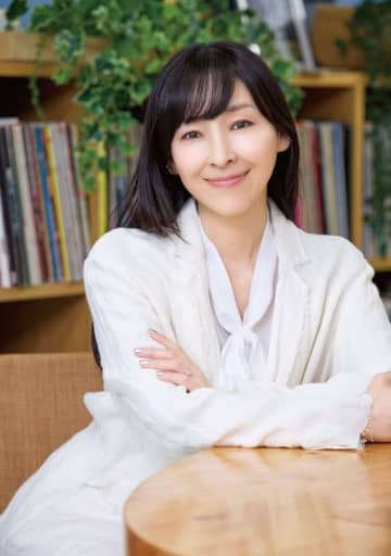 麻生久美子さんインタビュー「みんなで子どもを育てるような近所付き合いに憧れがあるんです」｜映画『海辺へ行く道』