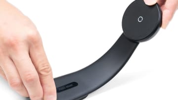 「ゴチャゴチャさせたくないんや…」シンプルデザインで車内スッキリ。片手でセット！なんと180°曲がるから自由度も高い！