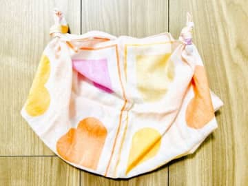 1枚のハンカチを結ぶだけで…！？びっくりするほどオシャレな「手提げバッグ」できちゃいました！