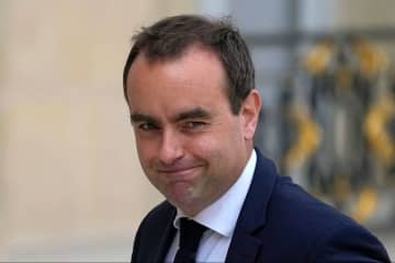 マクロン仏大統領、新首相にルコルニュ国防相を任命