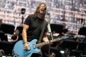 フー・ファイターズ、新ドラマーとのツアーに向けて準備する様子投稿