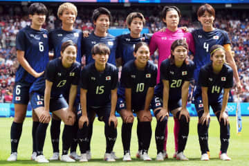 なでしこ6人のアンフィールド集合ショットに｢素晴らしき友情｣｢笑顔が素敵｣、409日ぶり復帰の清水梨紗の姿も！