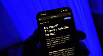 アップル、iPhone 14／15の衛星通信をさらに1年無料延長。日本も対象に