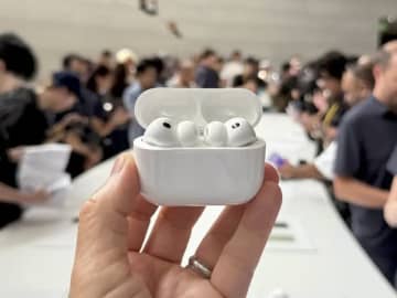 「AirPods Pro 3」の実機を試した　装着感が驚くほど違う　音質＆ノイキャン性能は？