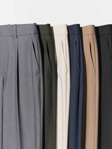 【ユニクロ】30・40代コーデの即戦力「タックワイドパンツ」