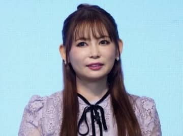 中川翔子、新作バーガーを投稿するも、後ろのアニメの方が「気になりすぎ」て入ってこないとの声。