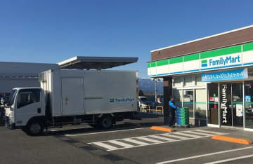 ファミマ、店員が温める「冷凍弁当」北陸で販売開始　弁当配送は減便