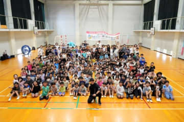 わたSHIGA輝く国スポ総合開会式を前にPR大使 西川貴教氏が小学校をサプライズ訪問しスポーツで交流！