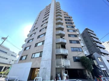 アルトT 3階｜「梅屋敷」駅徒歩14分。「梅屋敷」駅徒歩14分。都市の利便を享受。新幹線や飛行機利用に便利な立地。収納豊富・陽当たり良好な住戸