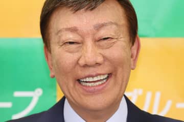 「常識なさすぎ」橋幸夫さんの通夜に「EXILE・ATSUSHI」の姿で参列のものまね芸人に批判殺到…葬儀場内での“ありえない行動”にも怒りの声