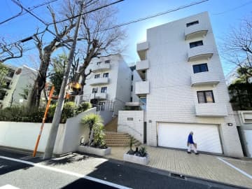イースタンホームズ若林 3階｜「若林」駅徒歩3分。2駅3路線利用可。落ち着きと利便を両立する、世田谷ライフ。116㎡超、収納豊富な専用庭付きの3SLDK