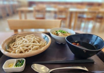 武蔵野市役所『さくらごはん』でこだわり食材堪能ランチ。郷土名物・武蔵野うどんのコシの強さは想像以上！