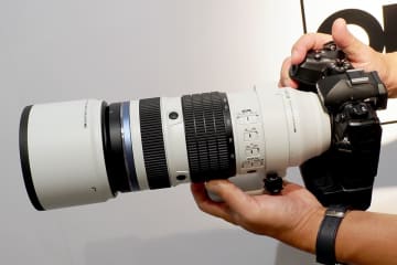 速攻ハンズオン！ 400mmまでカバーするF2.8通しの超望遠ズームレンズ「M.ZUIKO DIGITAL ED 50-200mm F2.8 IS PRO」
