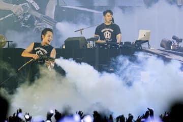 チャン・グンソク率いる音楽ユニットTEAM H、日本語でファンと交流！圧巻のパフォーマンスにファン熱狂