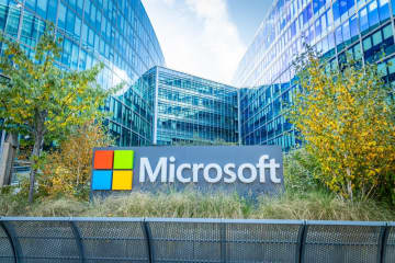 マイクロソフト、OpenAI依存から脱却へ？AnthropicとAI技術の使用契約締結との報道