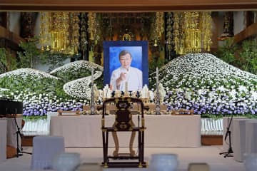 橋幸夫さん通夜に現れた「EXILE・ATSUSHI」ものまね芸人に「失礼すぎ」ネット騒然　故人と親交なし、疑われた目的