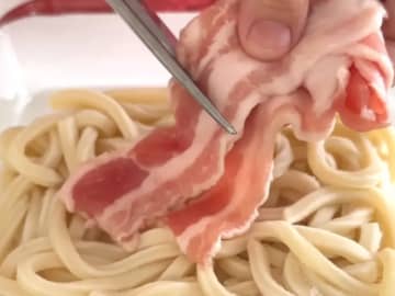 【簡単レシピ】電子レンジだけでできる！ボリュームたっぷりうどんに「箸が止まらない」