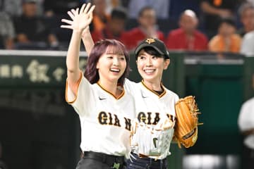 【巨人】声優・三石琴乃＆田中美海が始球式　Ｇ党の三石「日本一は諦めていないので」