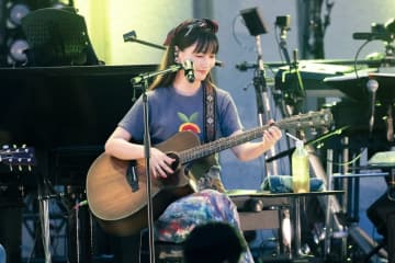 ＜ライブレポート＞大塚 愛「一緒に過ごしてきた22年間を共に語り合える家族」と野音休止前最後のアニバーサリーライブで大はしゃぎ