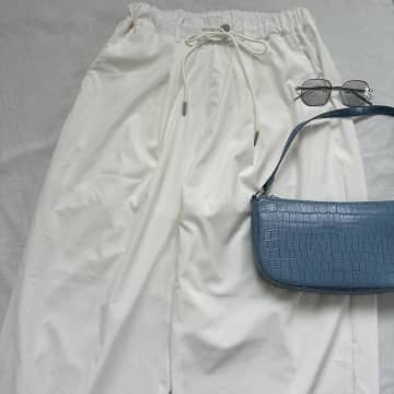 大人は「ホワイトパンツ」どう穿く？【しまむら】おしゃれさんの「お手本コーデ」