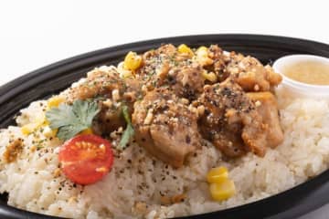 【現役板前が伝授】『ガーリックチキンライス』の作り方を公開！食欲そそる”ガーリック・スタミナ”レシピで夏バテ対策。子育て世代からも好評の声「間違いなくスタミナ付きますね」「食欲なかったんですけど久々にお腹がすきました！！」「ビールとも相性よさそう」
