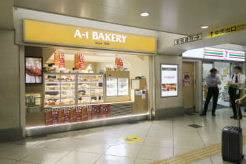 梅田４店舗目にして初の「セルフ店」、エーワンベーカリーがＪＲ大阪駅改札内に