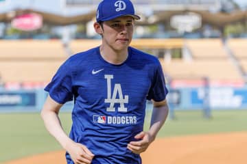 ロバーツ監督「何でもあり得る」佐々木朗希シーズン中に復帰か！？ リハビリ登板で100マイル超え連発の8奪三振！