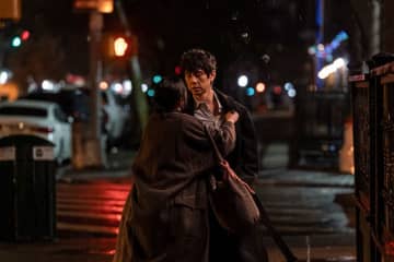 “息子の誘拐と夫婦関係の崩壊” 突如現れた不気味な人形の正体とは！？『Dear Stranger／ディア・ストレンジャー』 本編映像