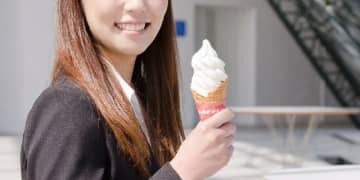 社内で「アイス」食べる新入社員、注意した上司が“モンスター”と炎上　就業規則上「禁止」ではないが…“雰囲気”理由に制限していい？【弁護士解説】
