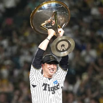 阪神チーム改革のキモは「脱岡田」にあり…前監督との“暗闘”は就任直後に始まった【監督 藤川球児 仮面の奥の本性】#3