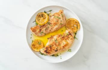 速水もこみち『レモンチキン』の作り方を伝授！鶏肉が”最高にジューシー”に仕上がる方法も紹介…酸味が効いた『爽やか絶品』にネットでも絶賛の声「綺麗な焼き色のチキン美味しそう」「レモンが涼し気」「ソースが美味しそう！」