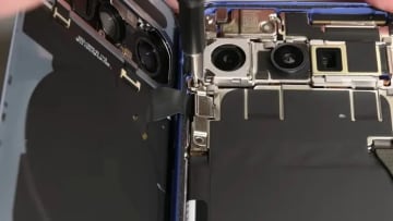 「Pixel 10」をiFixitが分解！ まだ修理しにくい？