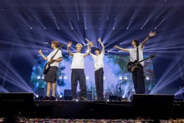 FNC新人バンド「AxMxP」、コンサート級のデビューショーを成功裏に開催…2200人の観客が熱狂