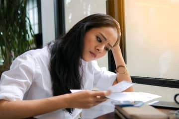 新卒2年目の娘が「手取り18万円で奨学金を返せない」と言っています。「月2万円」の返済を“親が引き受ける”のはアリですか？