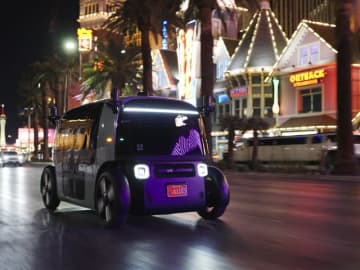 もはやハンドルすらない自動運転タクシー、アマゾン傘下Zooxが運行開始