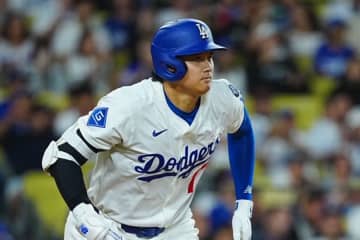 大谷翔平に珍事、打撃妨害で出塁　捕手グラブがバットに当たるも外野まで飛ぶ