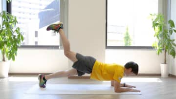 【体幹トレーニング】お尻＆もも裏を鍛える「プランクレッグレイズ」の効果と正しいやり方